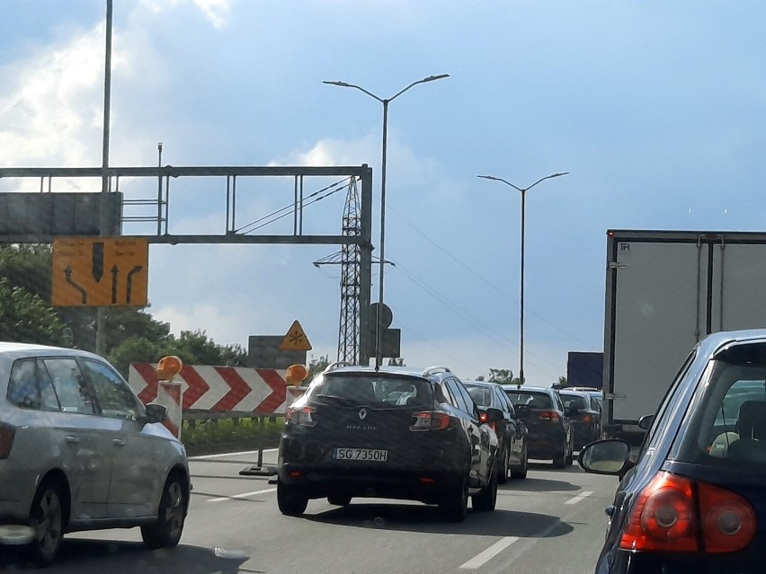 Śląsk. Poważne utrudnienia na DTŚ. Tworzą się spore korki.