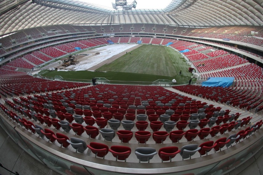 Na Stadionie Narodowym rozpoczęto układanie murawy. To...