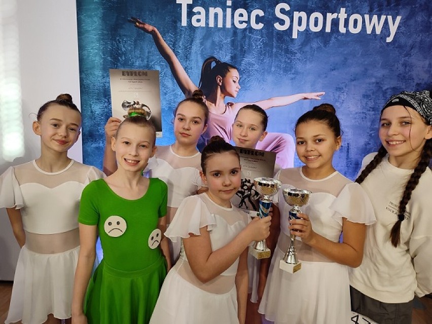 Wielki sukces tancerek Akademii Tańca Sportowego „Jaskółki”...