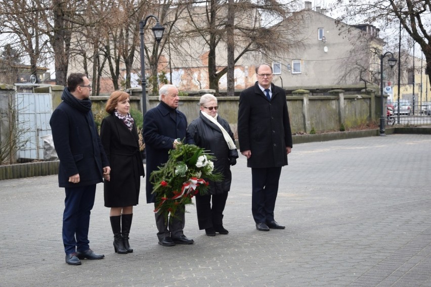 Radomsko: Kwiaty w 77. rocznicę powstania Armii Krajowej