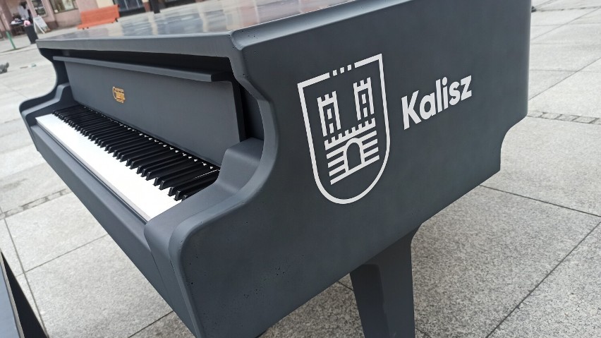 Całoroczny fortepian na Głównym Rynku w Kaliszu