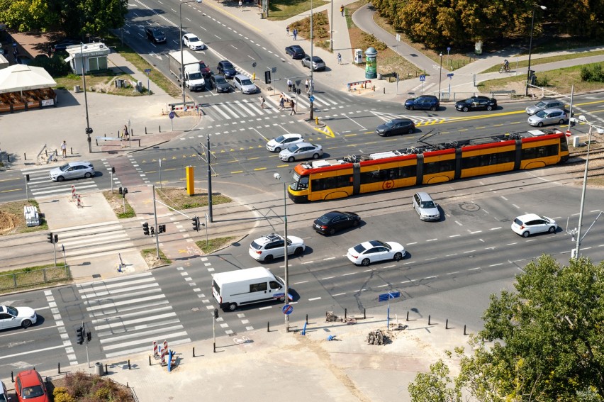 Metro Pole Mokotowskie. Powstaje naziemne dojście do przystanków tramwajowych