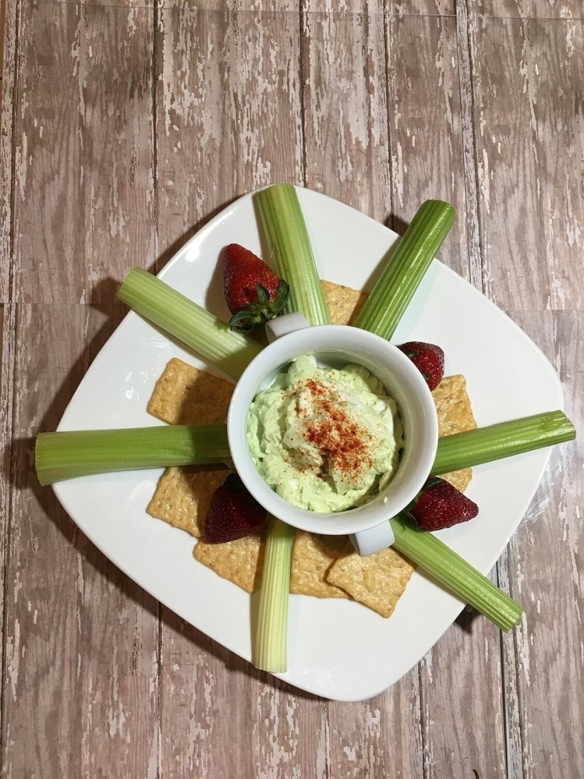 Hummus z bobu będzie bardziej przyjazny dla naszego żołądka...