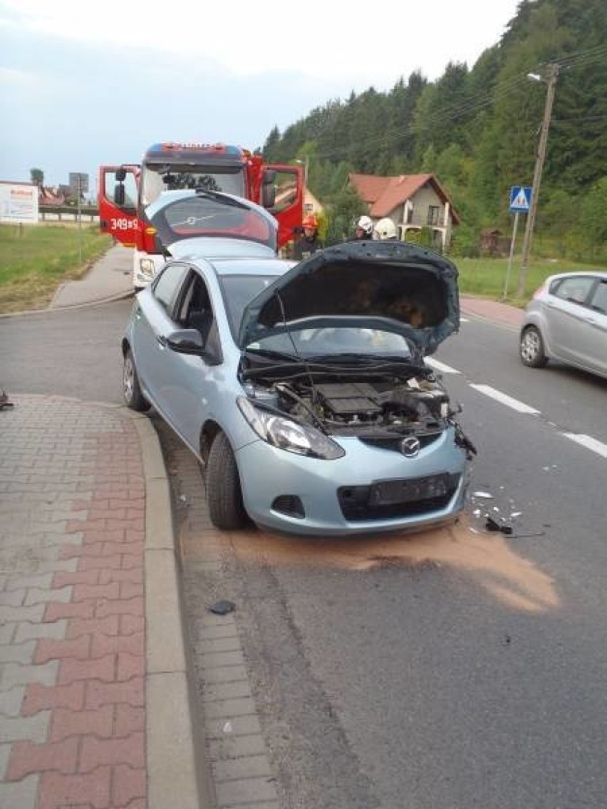 Mostki. Zderzenie samochodów. Na miejscu wypadku pogotowie ratunkowe