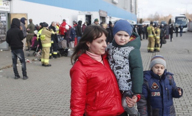 Ukrainki chcą pracować i ofert zatrudnienia dla nich nie brakuje. Ministerstwo zapowiada specustawę i szybką ścieżkę zatrudniania obywateli Ukrainy. Wyzwaniem będzie zapewnienie opieki dla najmłodszych dzieci.