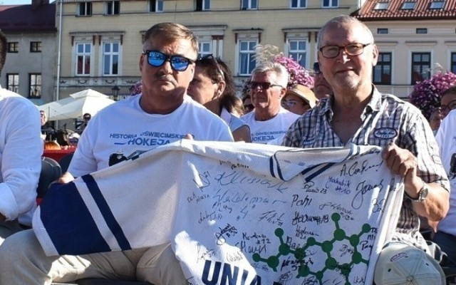 Premiera serialu odbyła się latem na Rynku w Oświęcimiu z udziałem hokeistów, trenerów, działaczy, którzy zapisali się w historii oświęcimskiego hokeja