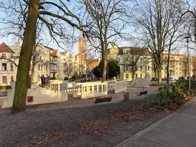 Piękna końcówka lutego w Świnoujściu. Zrobiło się wiosennie. Aż chce się wyjść. Synoptycy zapowiadają, ładną pogodę na początek marca.  Będzie powyżej zera. Zobaczcie zdjęcia z parku Chopina.