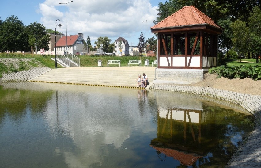 Park miejski w Żarach przy alei Jana Pawła II. Zobacz najnowsze zdjęcia wielomilionowej inwestycji