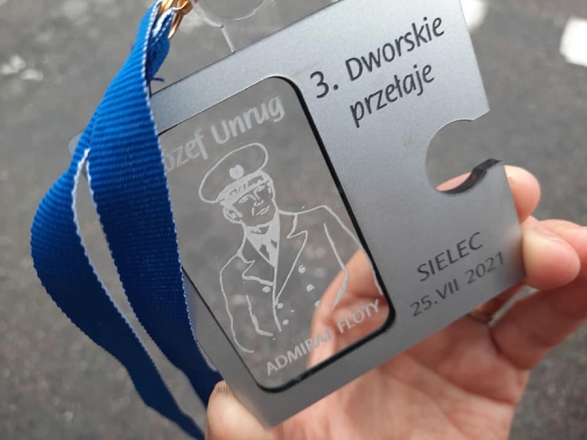 Taki medal przygotowano dla uczestników Dworskich Przełajów...