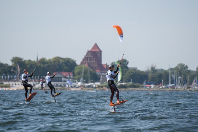 Na Zatoce Puckiej odbywają się Mistrzostwa Europy w Kitesurfigu w Pucku (dzień 4)