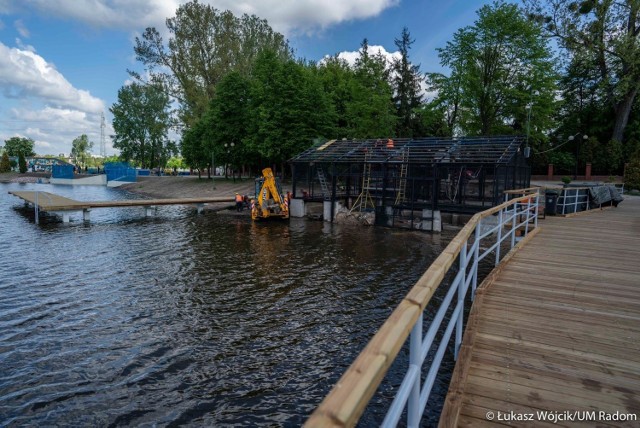 Kończy się właściwe napełnianie zbiornika wodnego na radomskich Borkach. Jak zapewniają władze miasta, zalew będzie w pełni gotowy przed wakacjami.