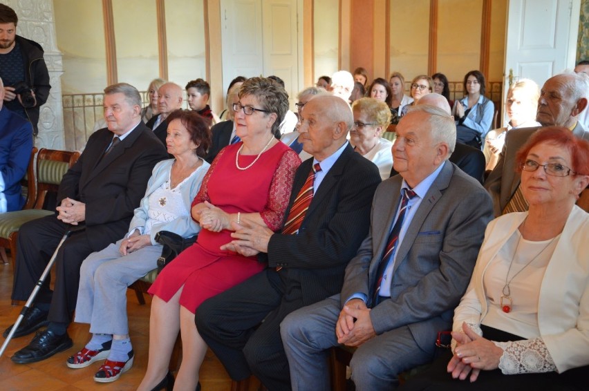 W Wejherowskim muzeum wręczono medale za długoletnie pożycie małżeńskie [ZDJĘCIA]