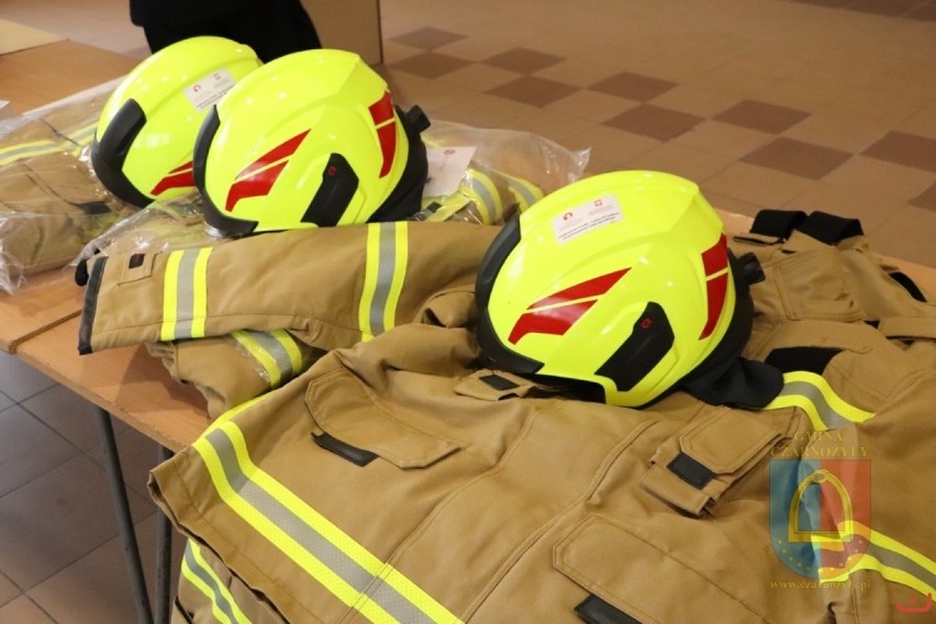 Jednostka Ochotniczej Straży Pożarnej w Raczynie z nowym sprzętem [FOTO]