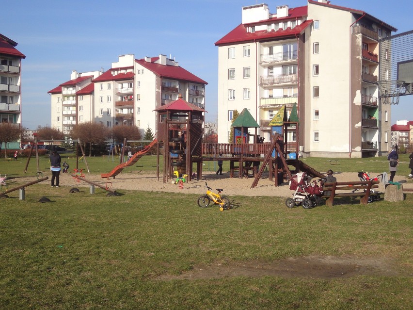 Plac zabaw obok krytej pływalni przy ul. Słowackiego
