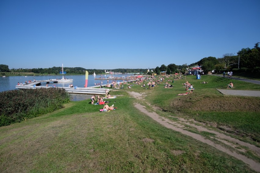 Piękna pogoda skłoniła poznaniaków do spacerów i przejażdżek...