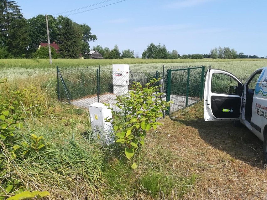 Kradzież kominów z pięciu przepompowni ścieków w gm. Cedry Wielkie. "To może zagrażać życiu"