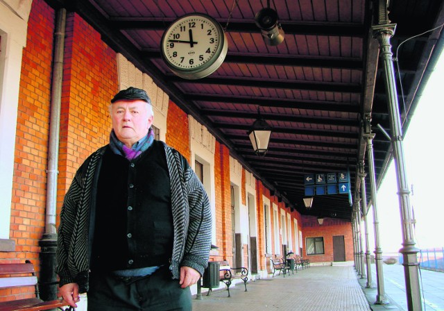 Józef Jarosz z Wadowic często podróżuje koleją. Jest zaskoczony decyzją o likwidacji kasy