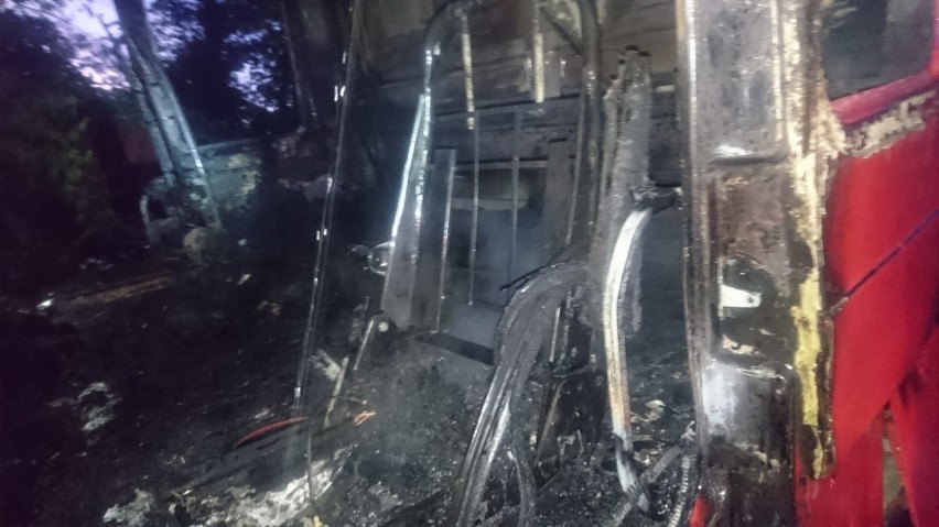 Jastrzębie: przy Cieszyńskiej spłonął samochód ciężarowy [ZDJĘCIA]