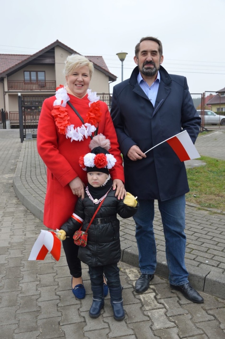 Mieszkańcy gminy Wejherowo marszem uczcili 100-lecie odzyskania niepodległości [ZDJĘCiA]