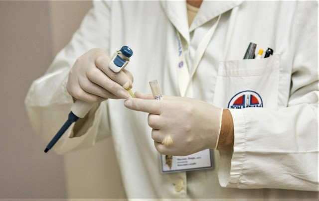 Choć trwa pandemia koronawirusa, są specjaliści, którzy przyjmują pacjentów "od ręki"