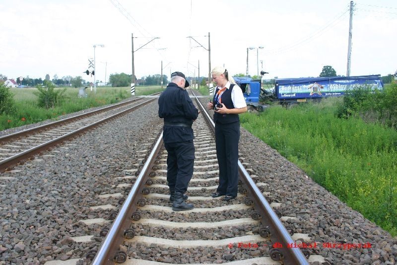 Wypadek kolejowy w Kątach. Tir wjechał pod pociąg InterCity.