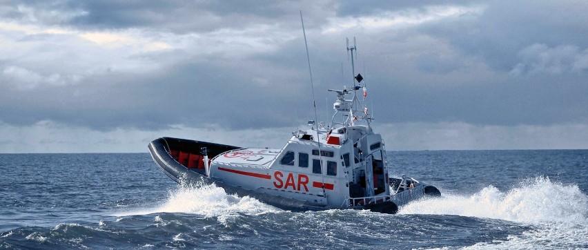 Wypadek jachtu na Zalewie Szczecińskim. Nie żyje mężczyzna. Trwają poszukiwania 