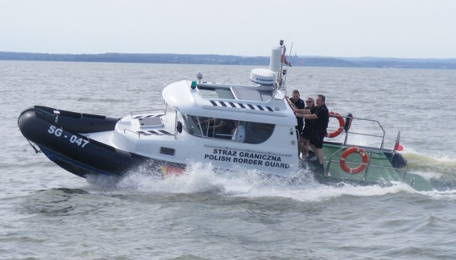 Łódź SG patroluje Zalew Wiślany