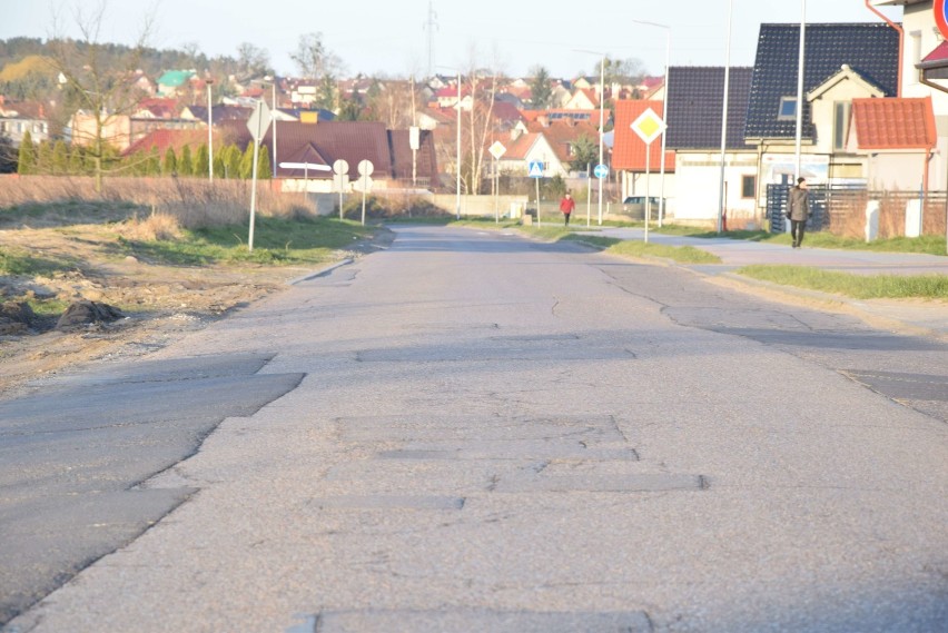 Malbork. Dziury na ul. Kochanowskiego zostaną na trochę dłużej. Na szczęście nie trzeba powtarzać przetargu