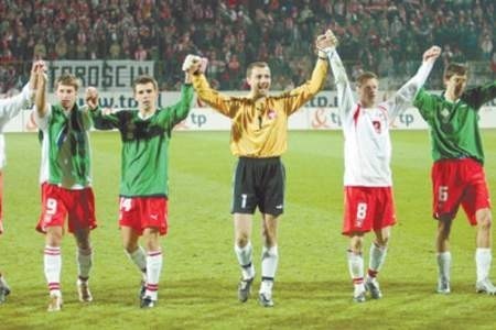 Z grona, które świętowało zwycięstwo nad Irlandią Północną w Warszawie, do USA wyjechał jedynie Tomasz Kiełbowicz (drugi z lewej). Arkadiusz Gola