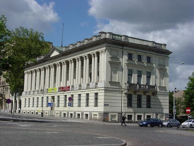 5 maja 1829 roku otwarta została Biblioteka Raczyńskich w...