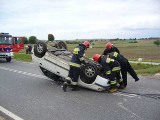 Wypadek w Waśniowie. Dachowało auto [zdjęcia]