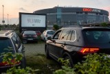 ERGO ARENA: Ruszyło kino samochodowe. „Boże ciało” pierwszym wyświetlanym filmem na granicy Gdańska i Sopotu. Zobacz repertuar