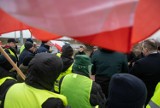 Trwa protest rolników przed granicą w Medyce. Do pikietujących przyjechali przyszli wiceministrowie rolnictwa [ZDJĘCIA]