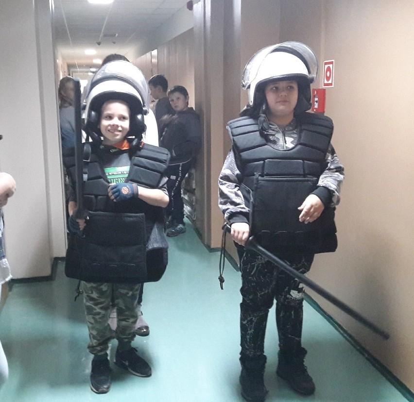 Dzieci odwiedziły Komendę Powiatową Policji w Radomsku