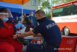 Policjanci i pracownicy komendy w Opolu zorganizowali zbiórkę krwi dla 6-letniego Adasia chorującego na białaczkę