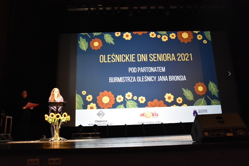 Oleśnickie Dni Seniora 2021. Trwają prezentacje i prelekcje w sali widowiskowej