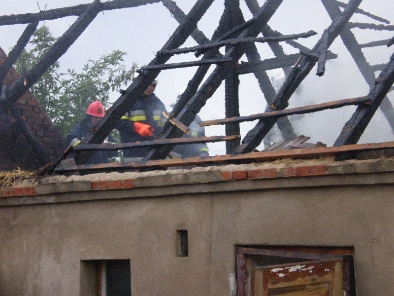 Straż przez dwie godzny walczyła z pożarem budynku w Trąbinku