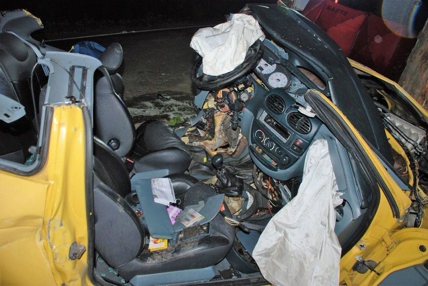 Tragedia pod Pomyskiem Wielkim. Nie żyje kierowca - obywatel Ukrainy. Miał 25 lat (FOTO)