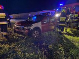Wypadek na autostradzie w powiecie włocławskim. Dacia uderzyła w bariery [zdjęcia]