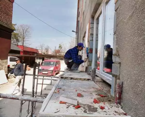 W gmachu przy ulicy 3-go Maja trwa remont. Prace mają się zakończyć w wakacje.