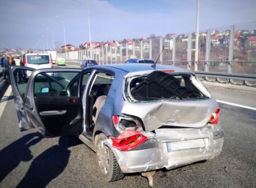 Karambol w Bielsku-Białej: Osiem samochodów uszkodzonych, pięć osób rannych [ZDJĘCIA]
