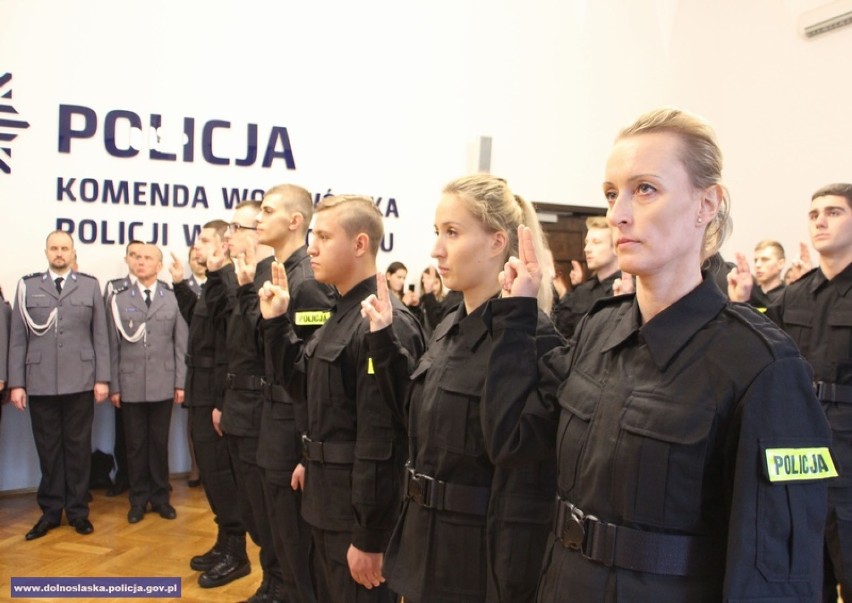 Nowi policjanci ślubowali we Wrocławiu