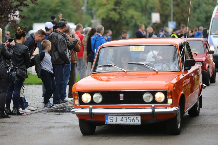 ClassicMania czyli spotkanie starych samochodów w Sosnowcu ZDJĘCIA, WIDEO