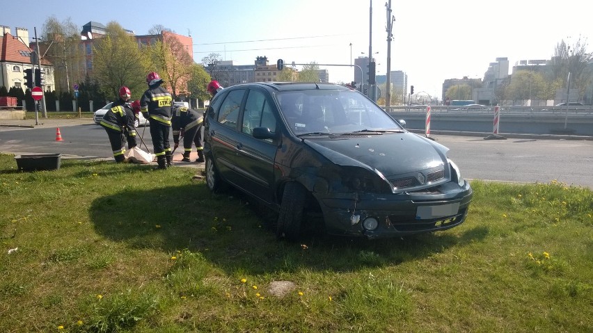 Wypadek. Dwie osobówki zderzyły się na Żeromskiego w Łodzi