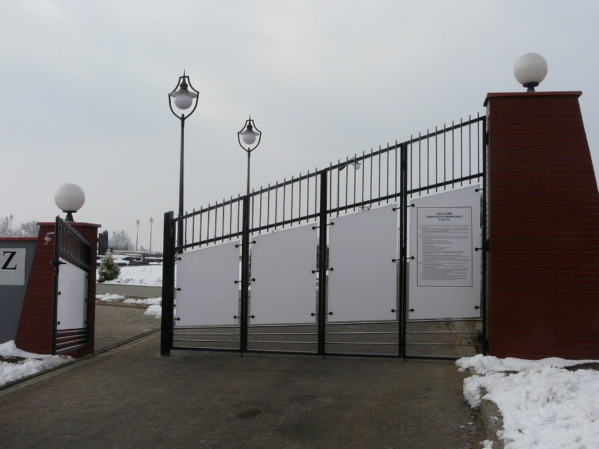 Pawilon, parking i ogrodzenie cmentarza gotowe przed 1 listopada