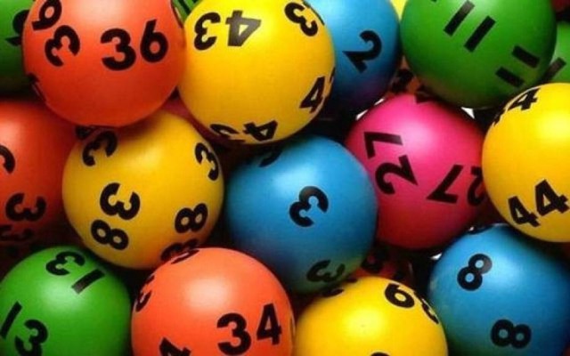 Początek minionego weekendu był niezwykle udany dla osoby, która postanowiła zagrać w Mini Lotto w punkcie przy ulicy Sienkiewicza 2 w Pleszewie. 10 listopada trafnie wytypowała ona pięć liczb. Szczęśliwe numerki tego dnia z zakresu od 1 do 42 to: 1, 19, 24, 26, 40