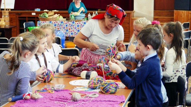 Warsztaty tkackie dla uczniów klas pierwszych Szkoły Podstawowej w Złoczewie