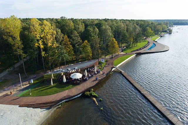 Obiekt gastronomiczny Promenada nad Jeziorem Paprocańskim w Tychach, RS+ Robert Skitek