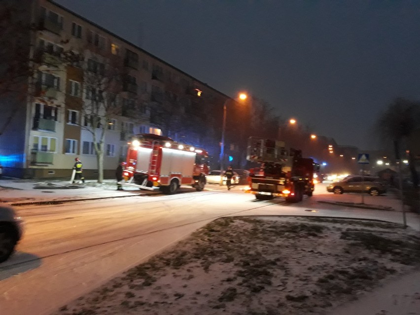 Pożar w bloku przy ulicy Krzywoustego w Inowrocławiu [zdjęcia]