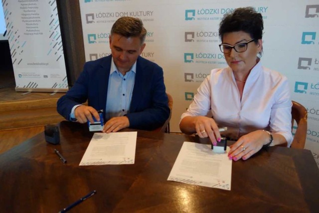 Porozumienie podpisali Monika Matusiewicz, wicedyrektor ŁDK i Zdzisław Miękus, dyrektor MDK